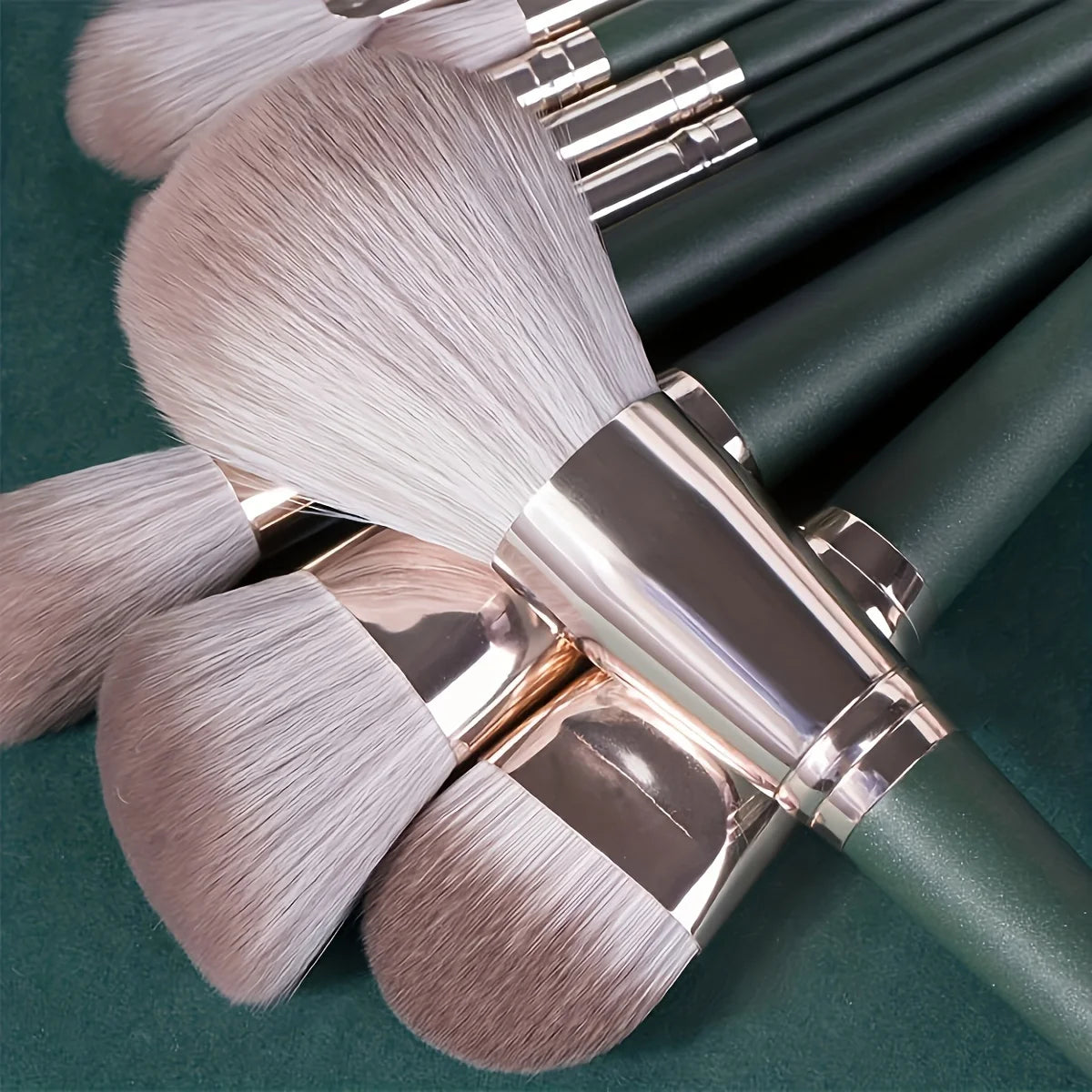 14-Piece Professional Makeup Brush Set – Soft Foundation, Blush & Contour Brushes